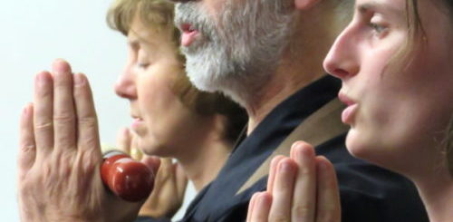Cérémonie bouddhiste zen après la première méditation